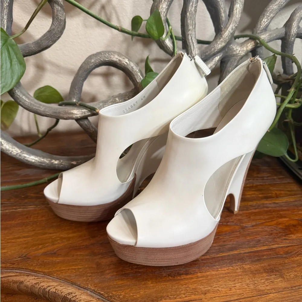 Brand New Gucci Clemence Cutout Leather Platform Wedge. - Picture 4 of 11